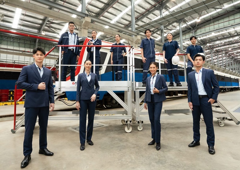 รถไฟฟ้าบีทีเอส เปิดตัวยูนิฟอร์มใหม่ “Smart Modern Look” ด้วยเส้นใยลดโลกร้อน  | Bts Group Holdings